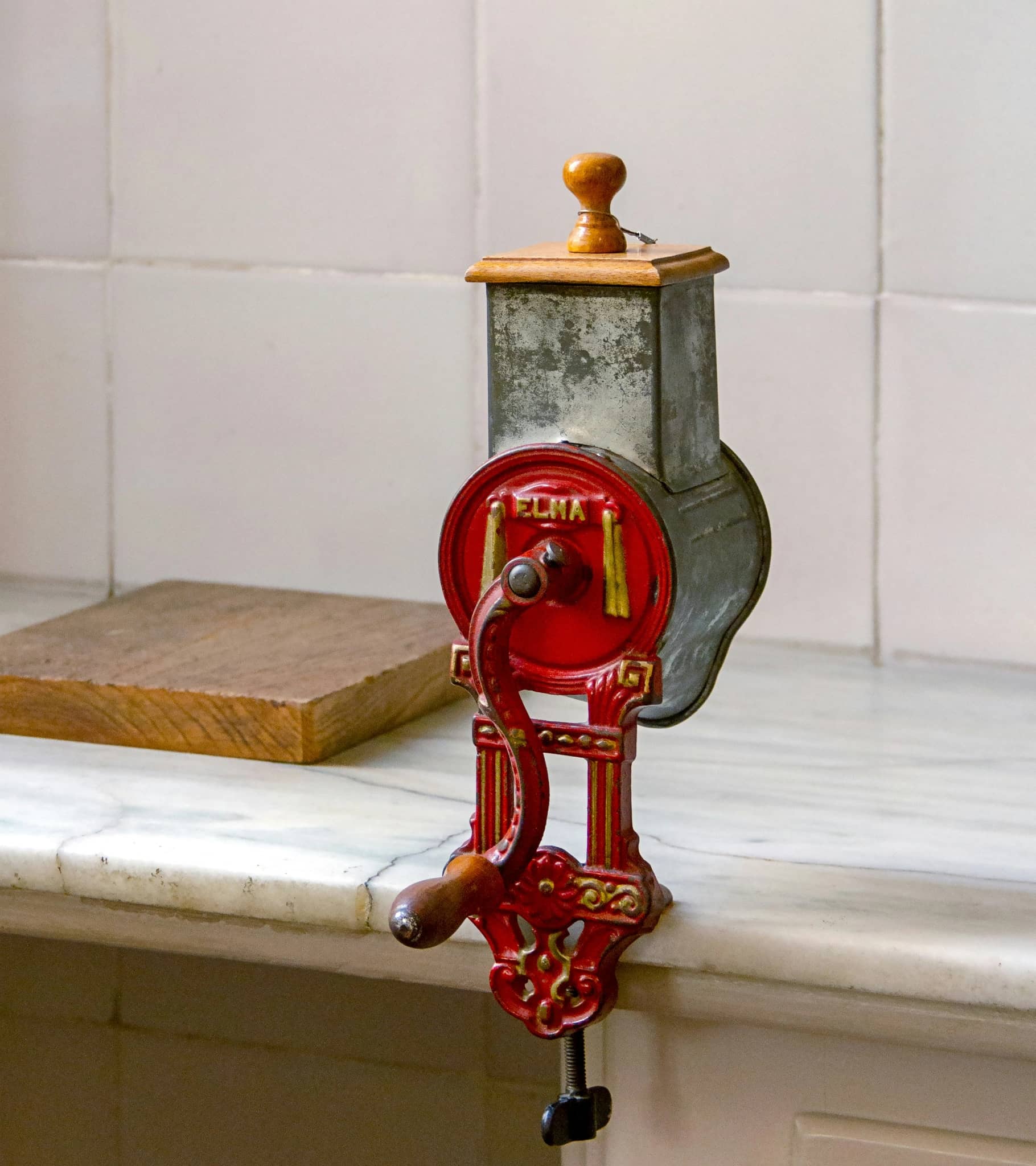 maria-krasnova-V9KAM-6ISQI-unsplash